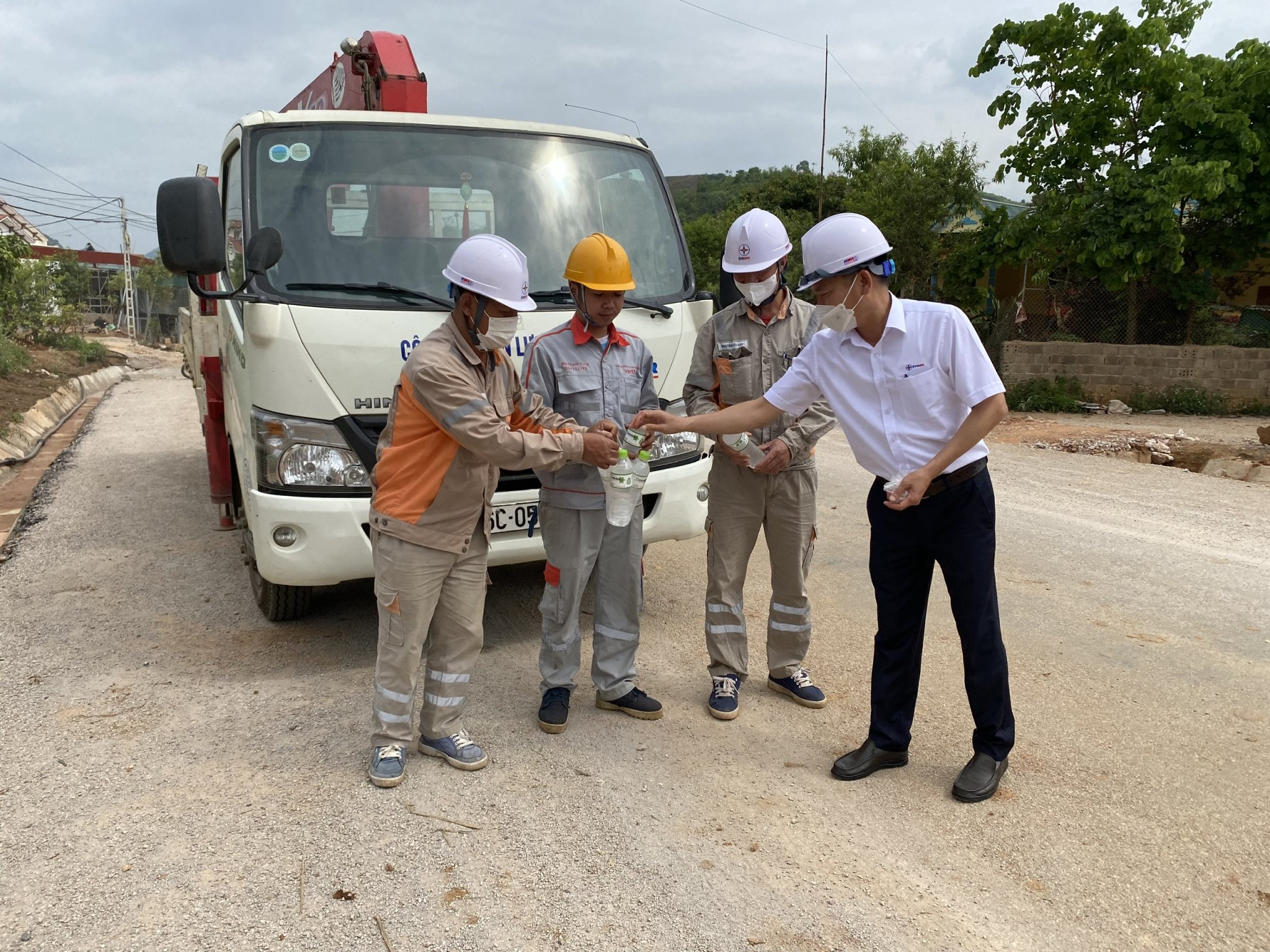 Thăm hỏi, tặng quà người lao động nhân dịp Tháng Công nhân năm 2022